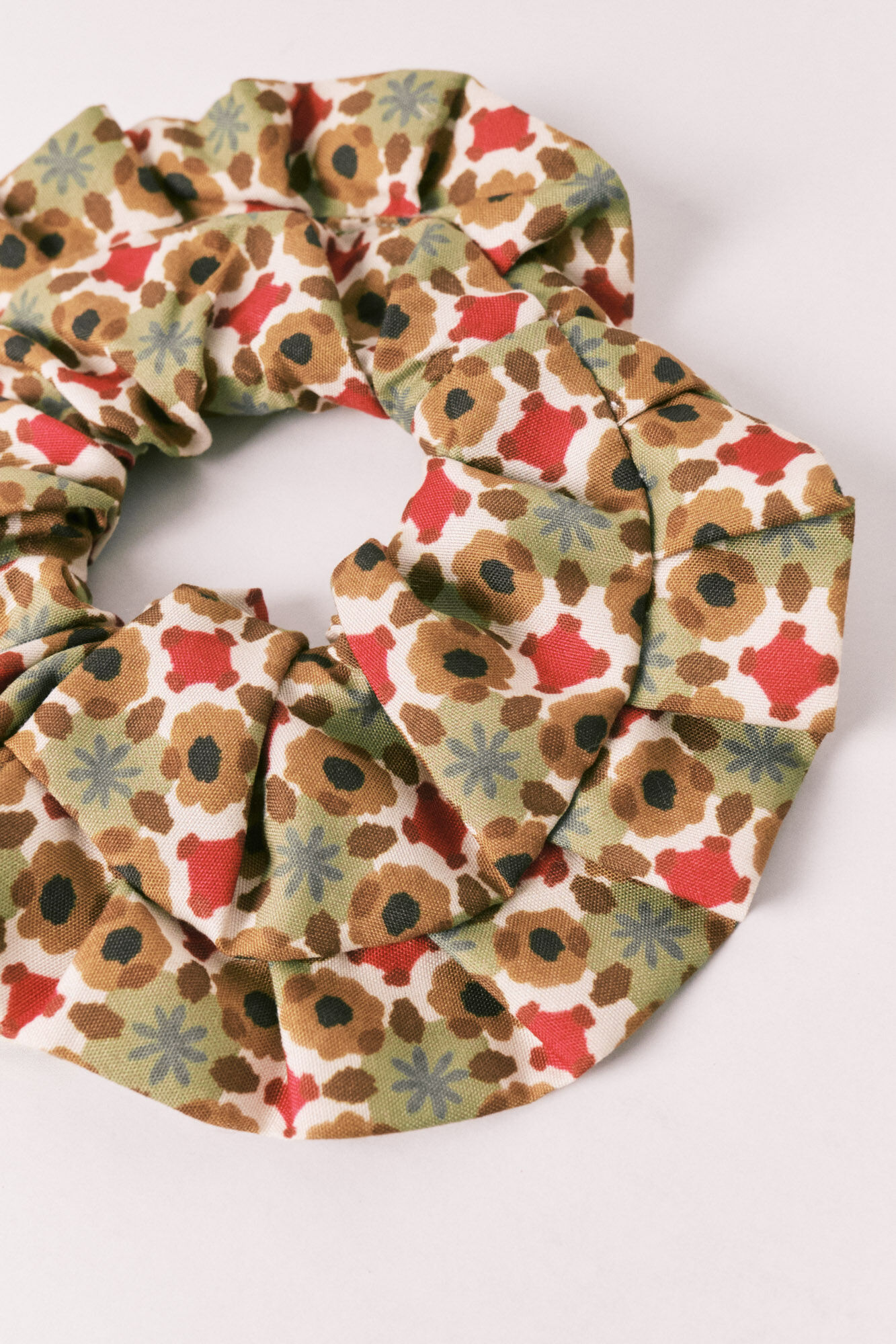 Women'secret Green floral print scrunchie