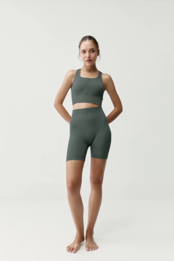 Born Living Yoga Pantalones cortos deportivos Eris verde kaki
