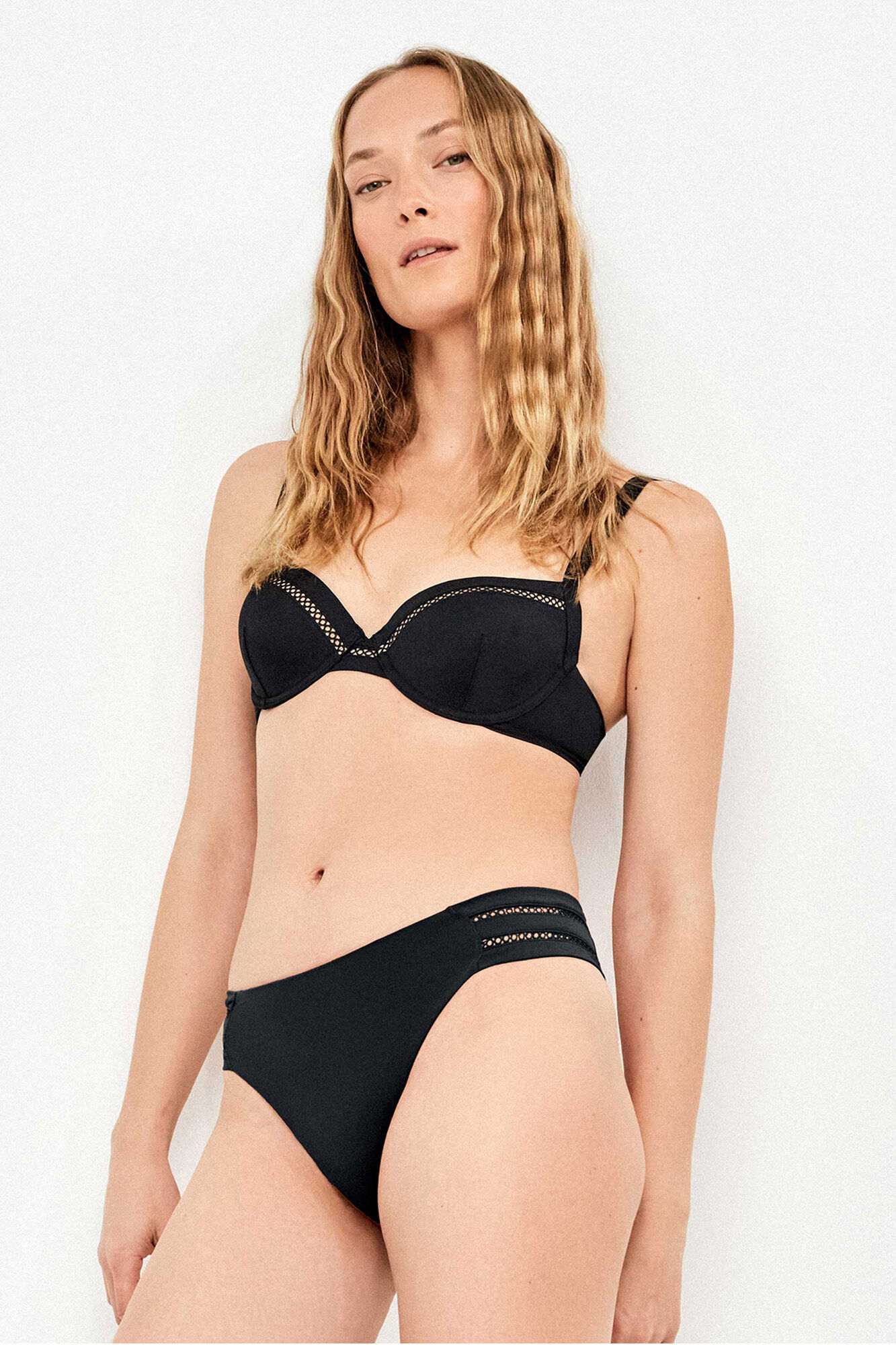 Gisela Klassisches Lochmuster-Bikini-H&ouml;schen