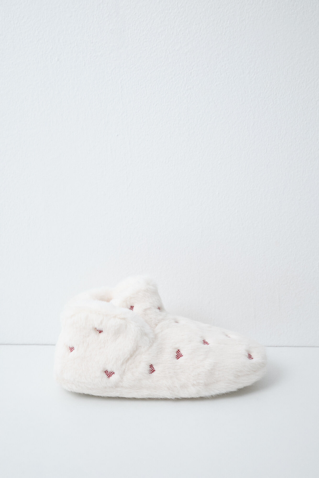 Women'secret Heart faux fur boot slippers