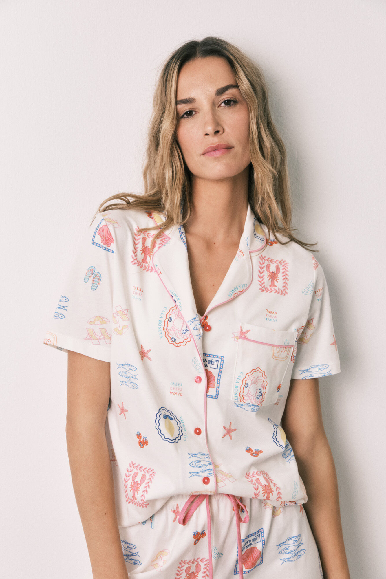 Women'secret Wei&szlig;es lang&auml;rmeliges Pyjama im Hemdlook mit mehrfarbigem Print