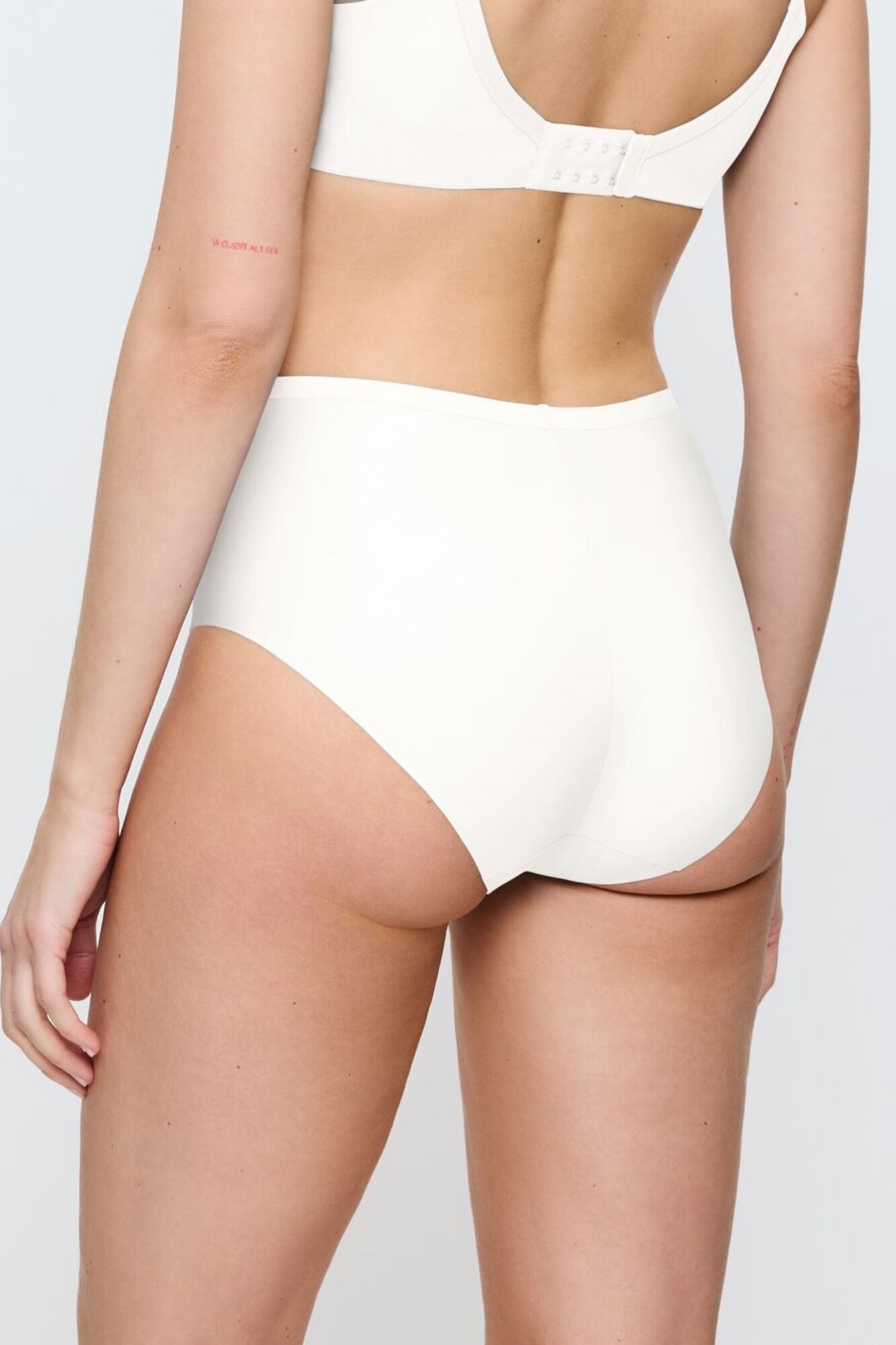 Triumph Braga alta invisible moldeadora