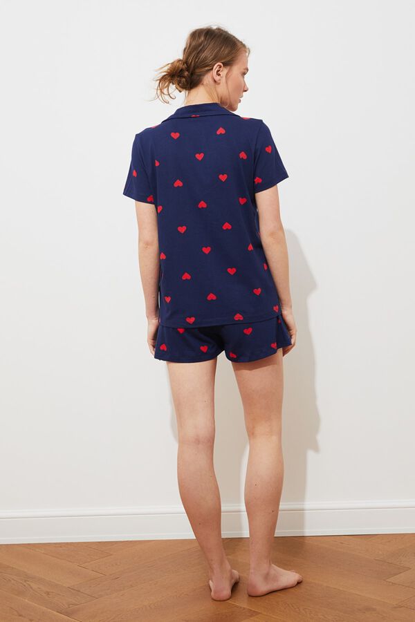 Trendyol Conjunto pijama camisero corto corazones azul