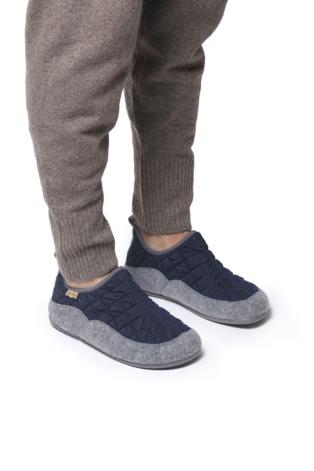 Toni Pons Slippers acolchadas para hombre en azul Marino