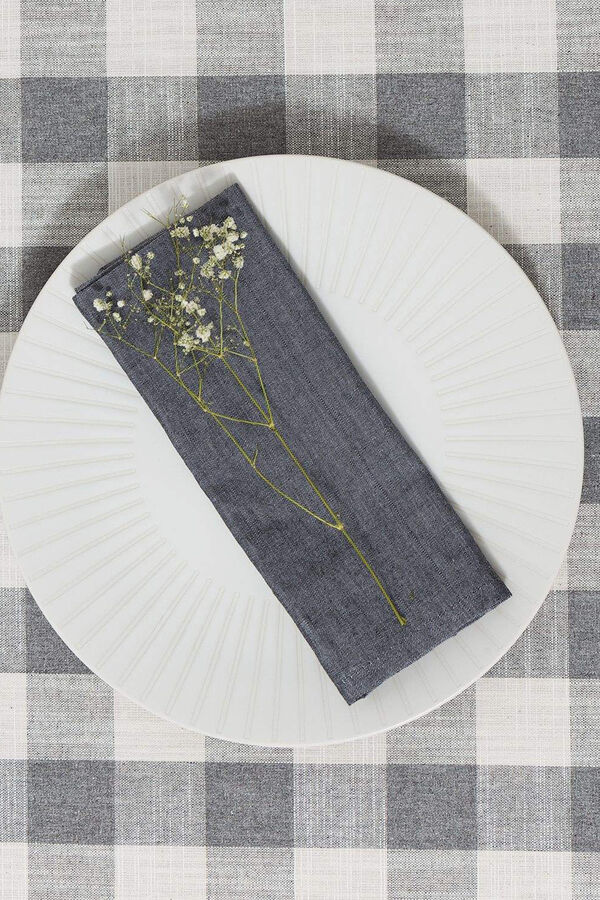 Womensecret Checked stain-resistant tablecloth grey