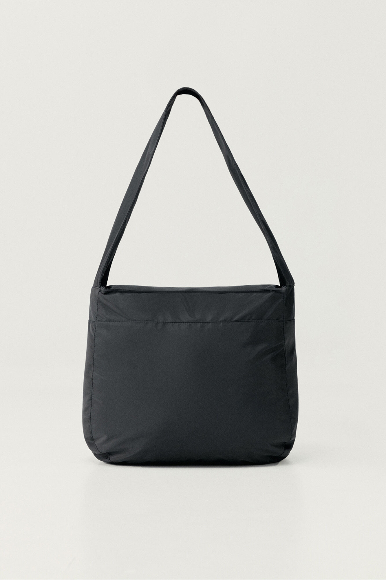 Born Living Yoga Shopper Sansa Black