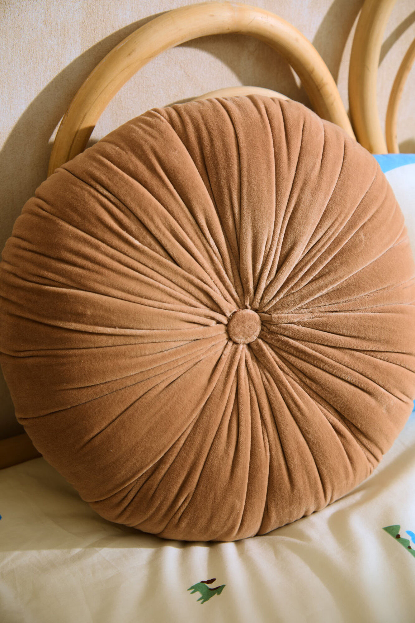 Calma House Almofada redonda de veludo rosa Velour