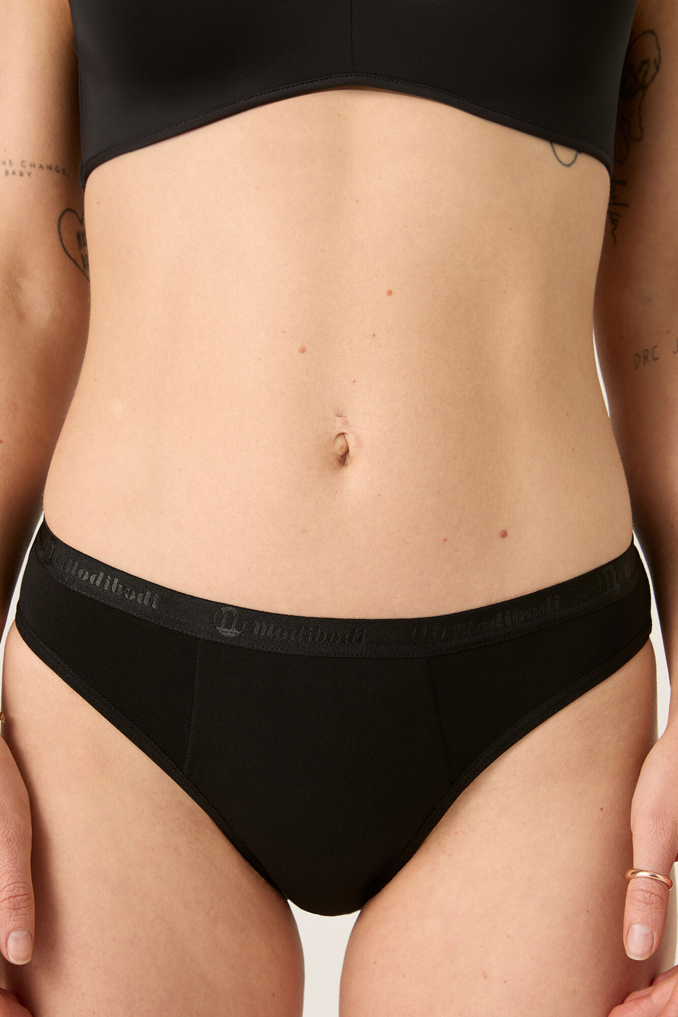 Modibodi Klasszikus fekete bambusz menstru&aacute;ci&oacute;s női als&oacute; nedvsz&iacute;v&oacute; k&eacute;pess&eacute;ggel 