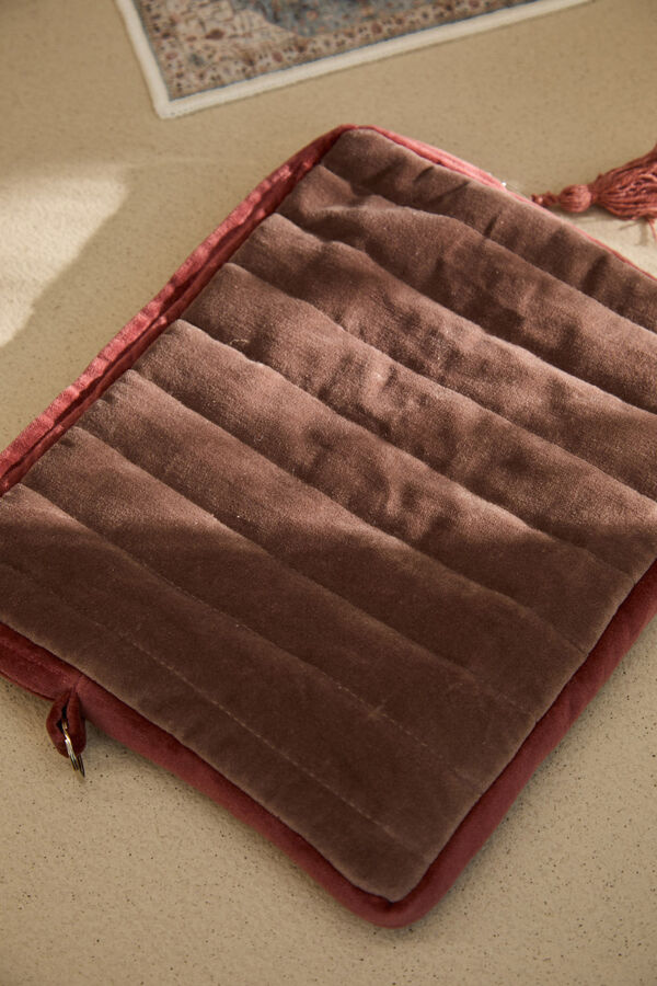 Calma House Osaka Earth-Tone Velvet Puffer Laptop Case red