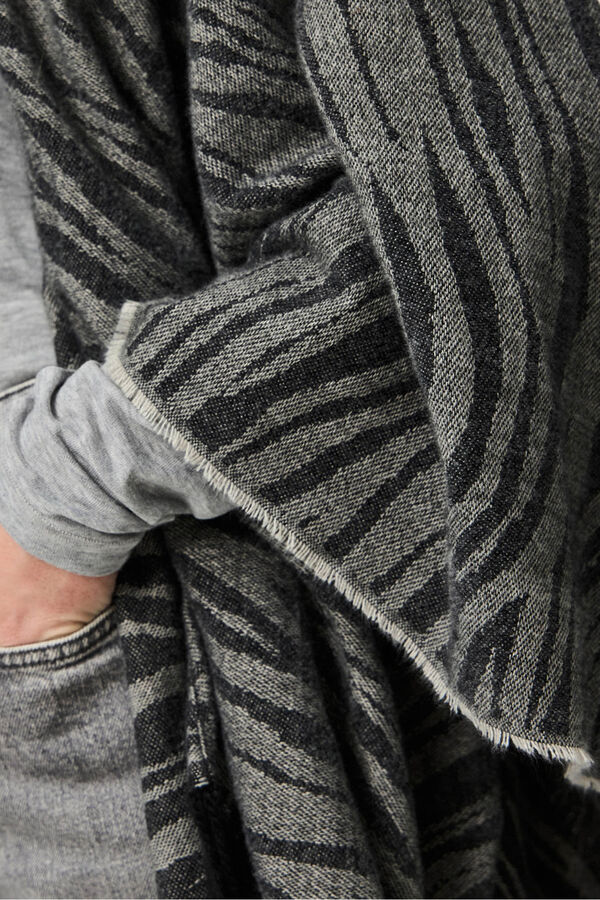 Pieces Casual Poncho mit Zebra-Animal-Print und Fransen Grau