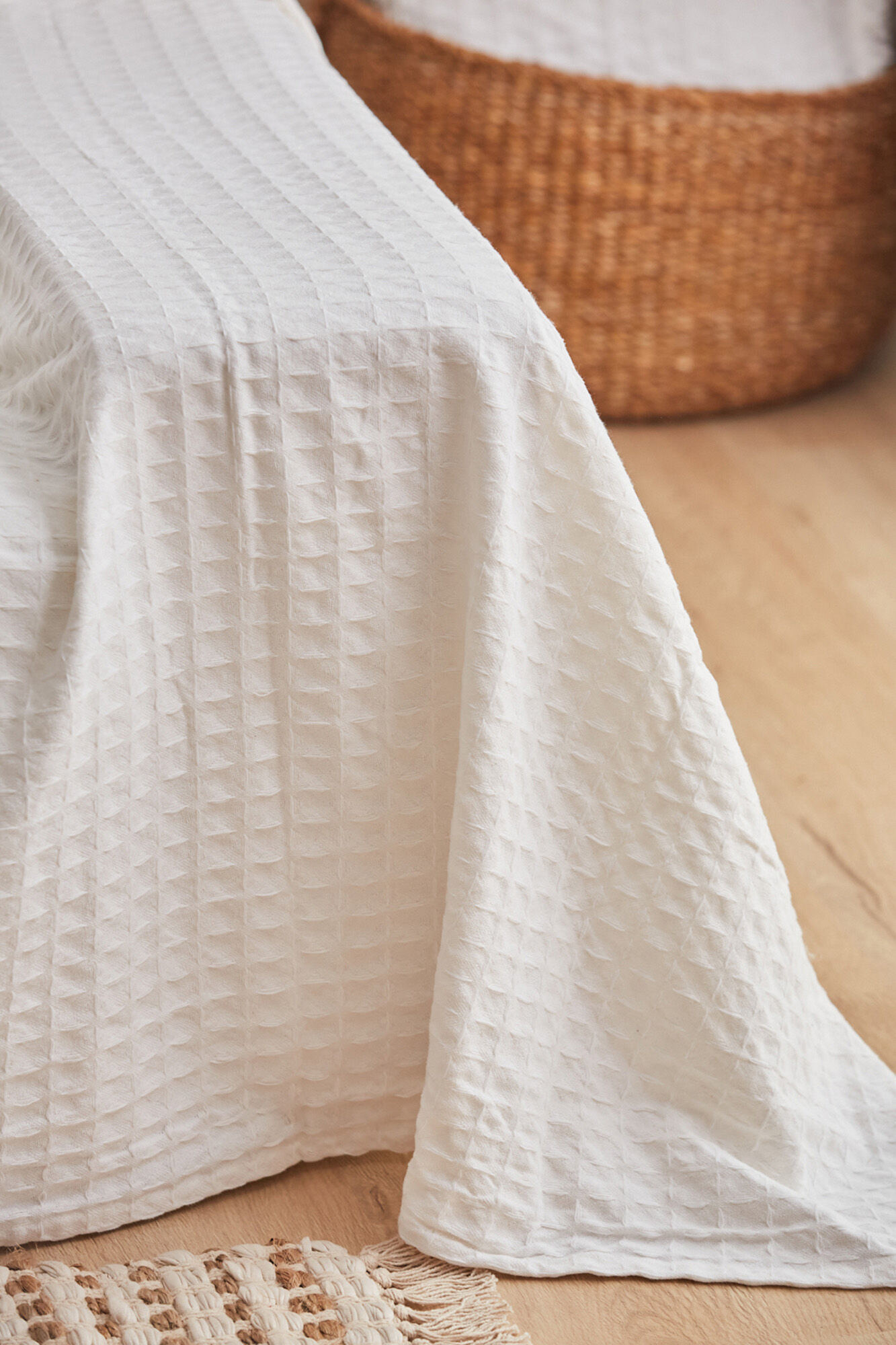 Calma House Ecru honeycomb cotton quilt honeycomb