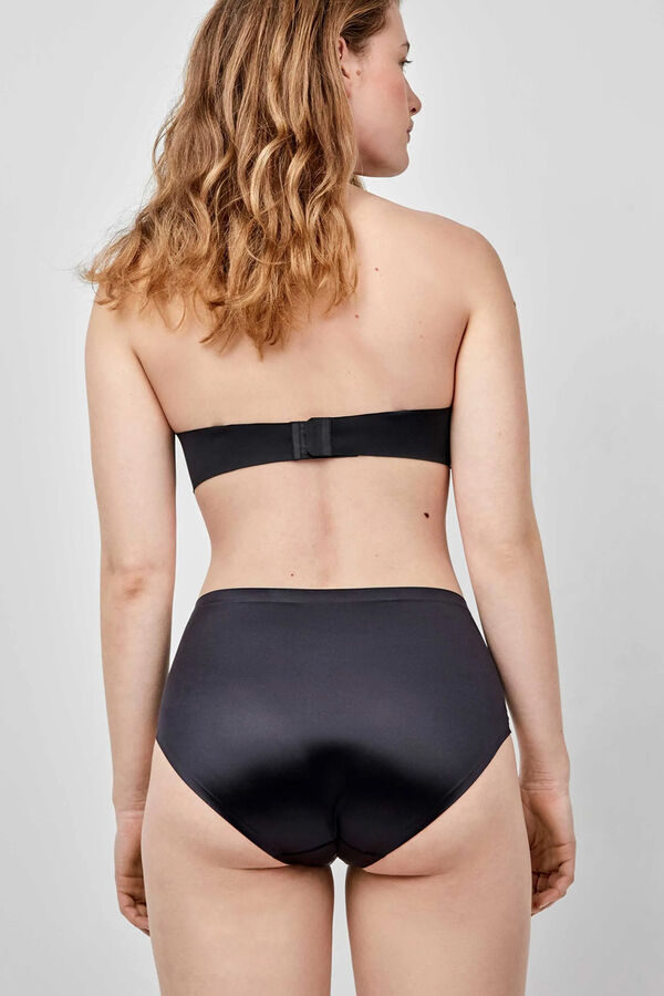 Gisela Braga alta negro