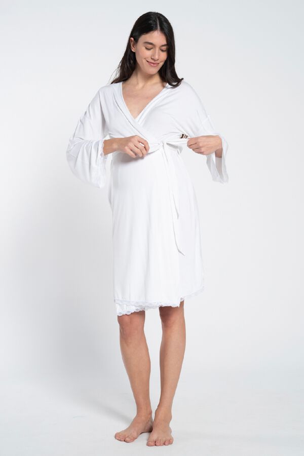 Ohma Bata premam&aacute; con encaje en el bajo blanco