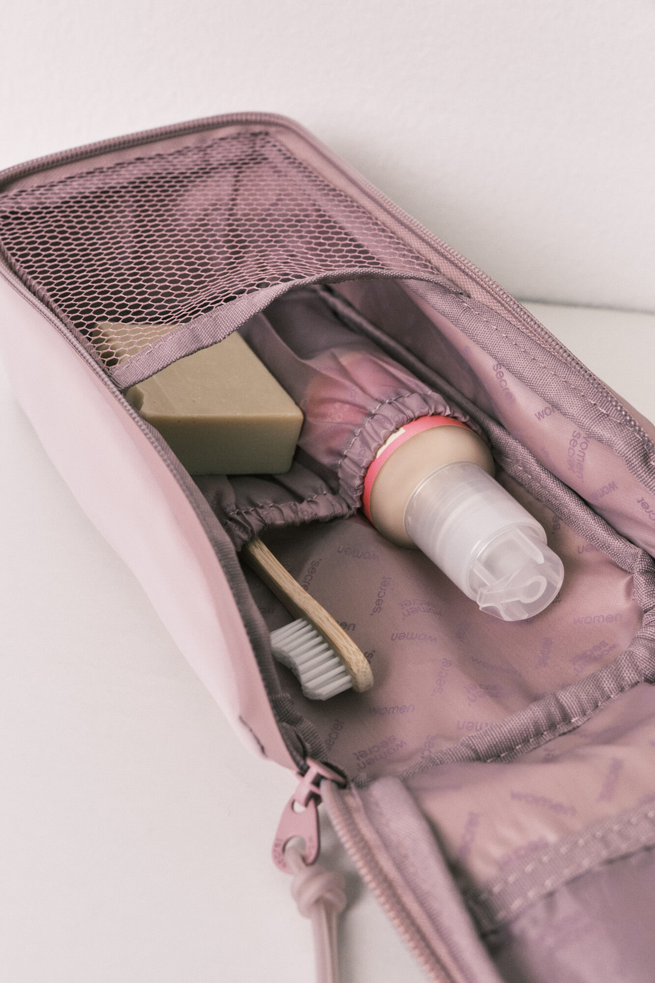 Women'secret Pink medium zip handle vanity case