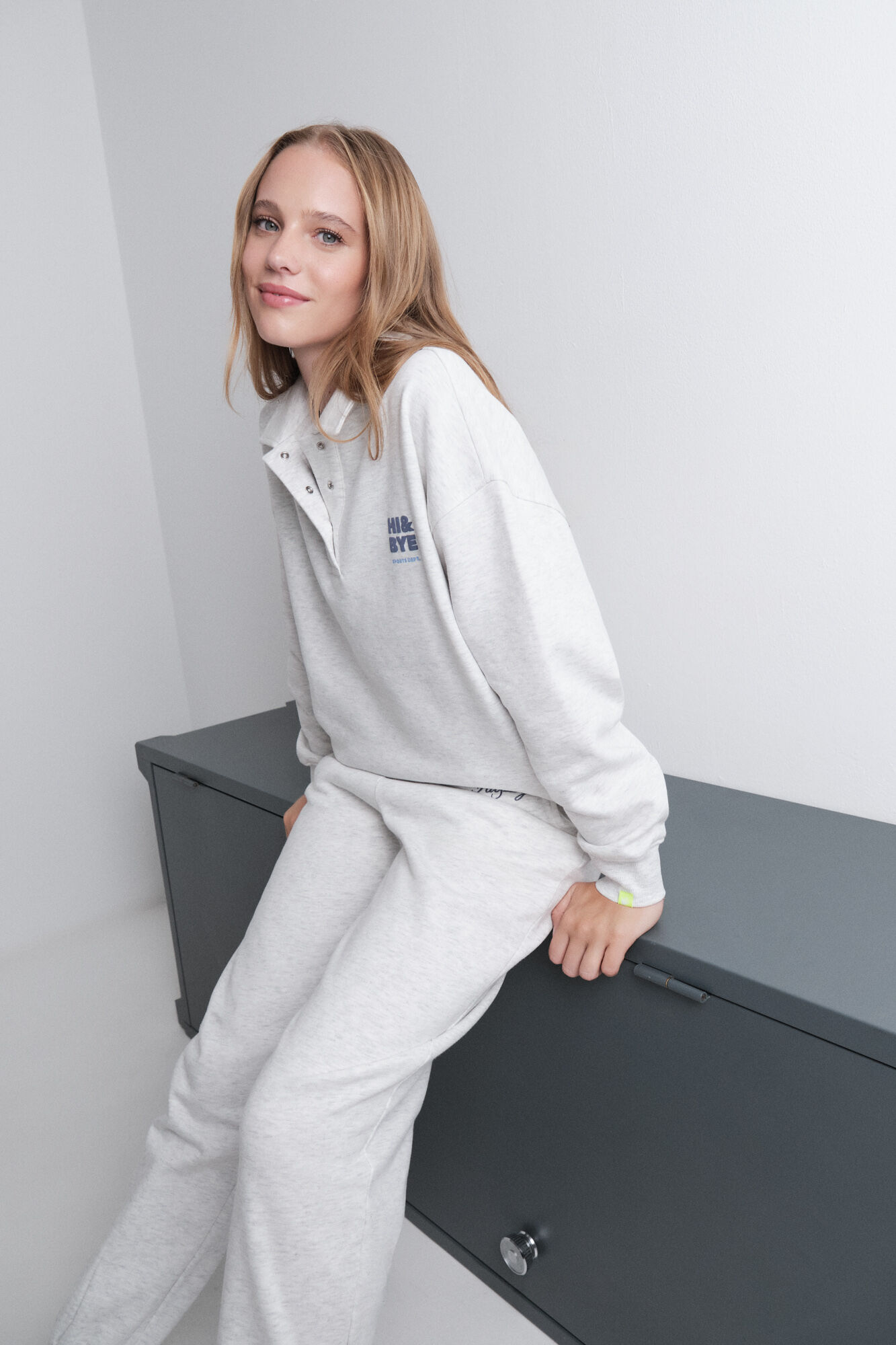 HI&BYE Tamnosiva pli&scaron;ana majica polo duks