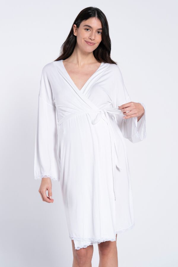 Ohma Bata premam&aacute; con encaje en el bajo blanco