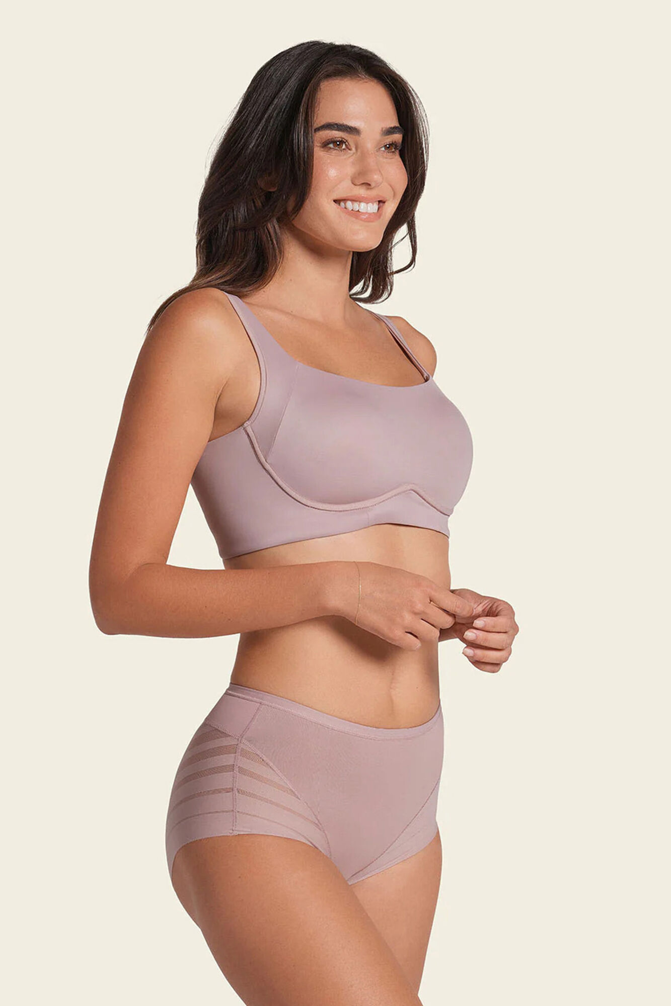 Leonisa Braga faja cl&aacute;sica con control moderado de abdomen y bandas en tul