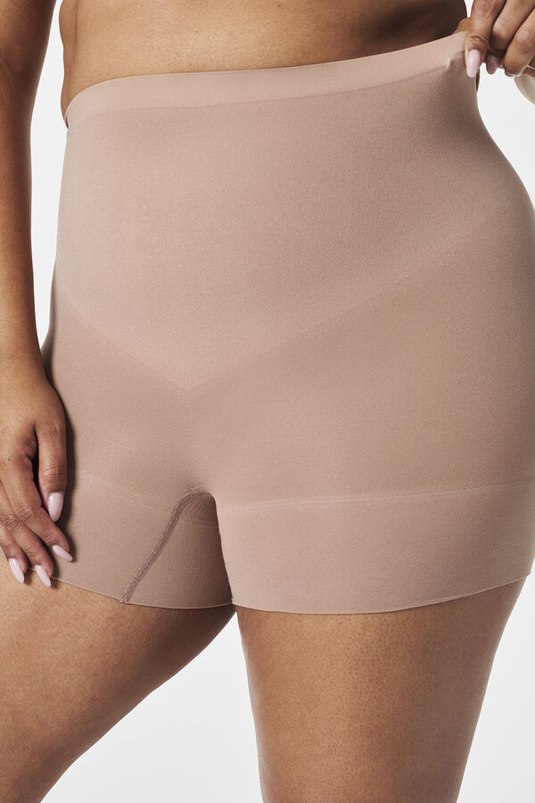 Spanx Taillenformende Shorts Nude
