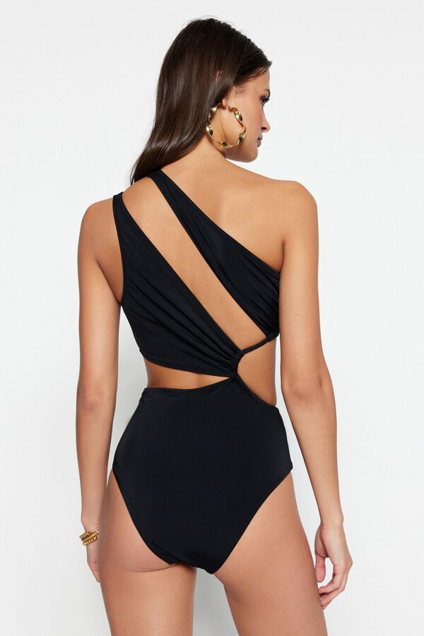 Trendyol Ba&ntilde;ador trikini asim&eacute;trico cut-out negro