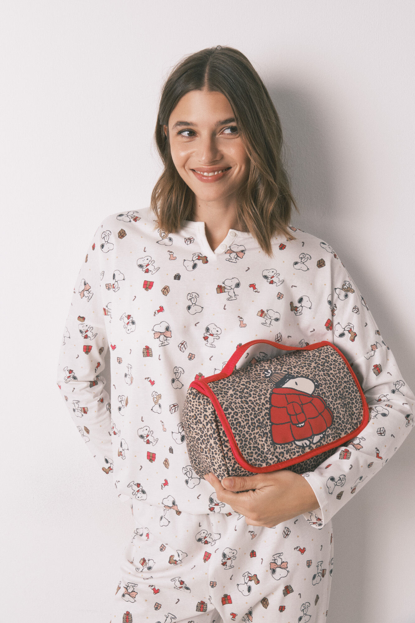 Women'secret Medium vanity case with Snoopy animal print hanger 