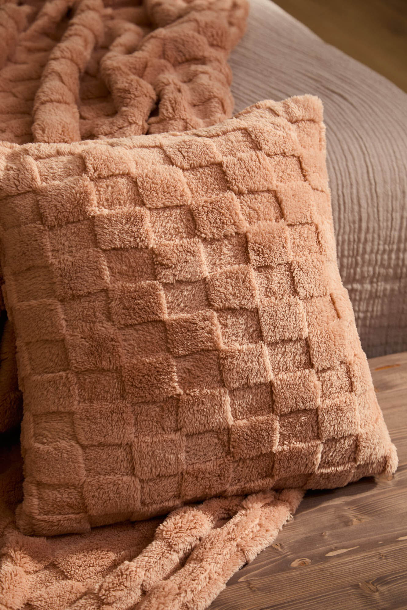 Calma House Funda de coj&iacute;n de pelito rosa Damero