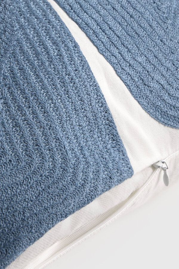 Textura Capa de almofada em algod&atilde;o com flor bordada azul