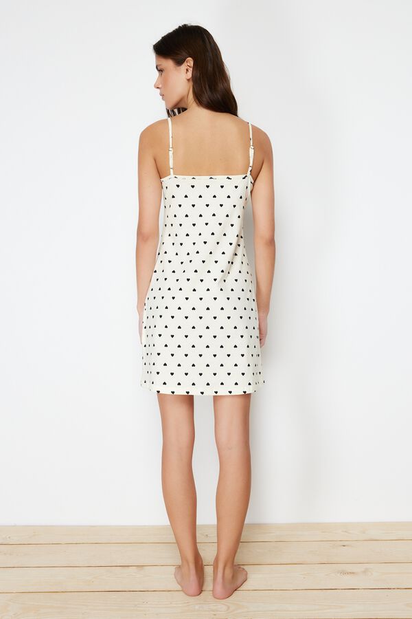 Trendyol Camis&oacute;n lencero encaje corazones marfil