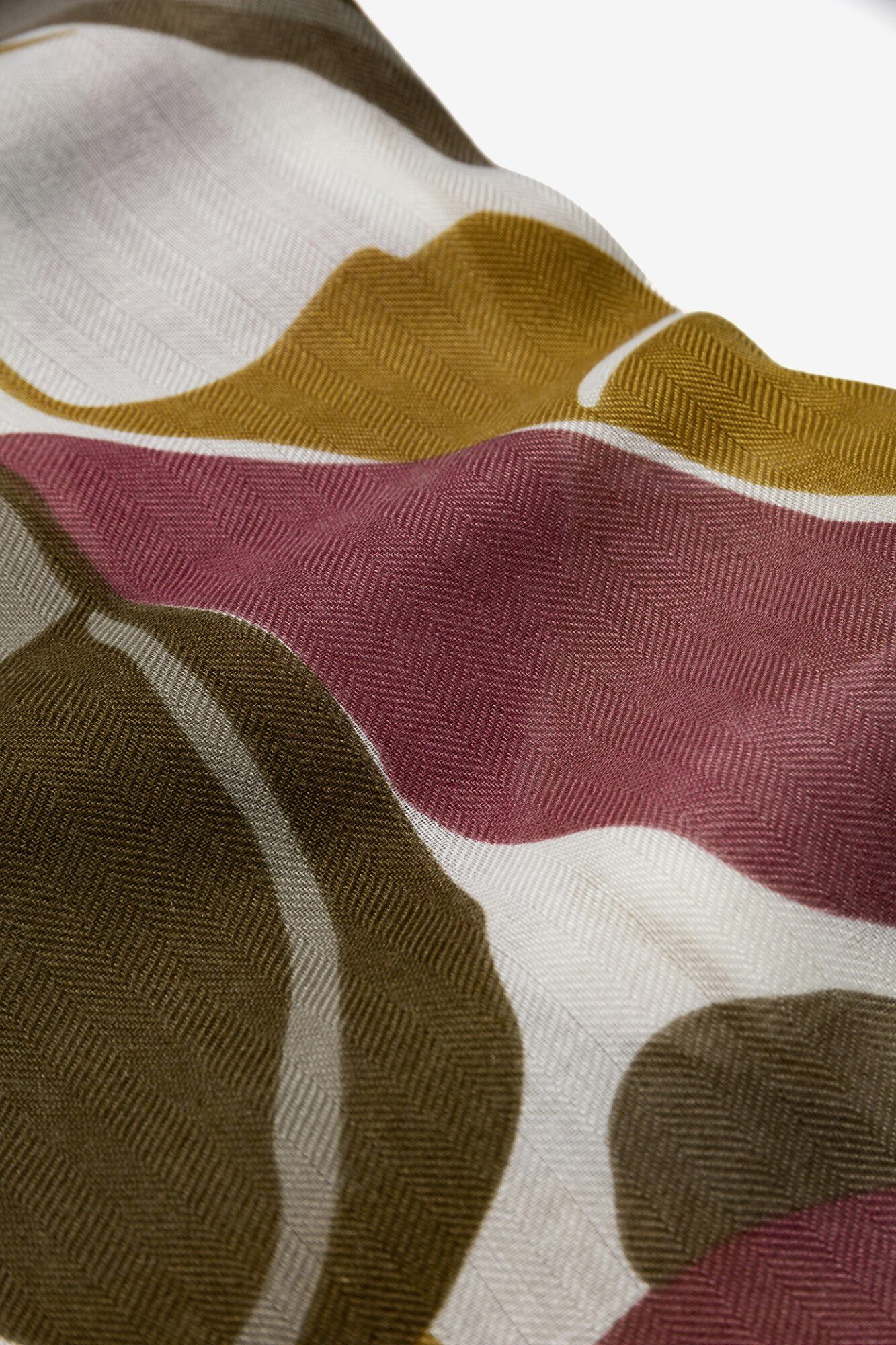 Vilanova Pa&ntilde;uelo hojas tonos mostaza