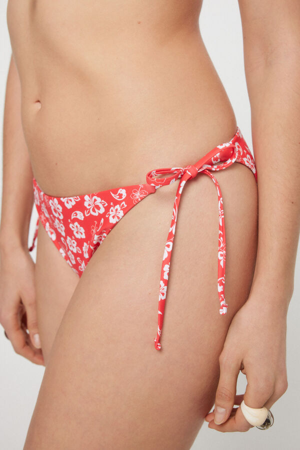 Womensecret Side tie bikini bottoms. Floral print. rouge