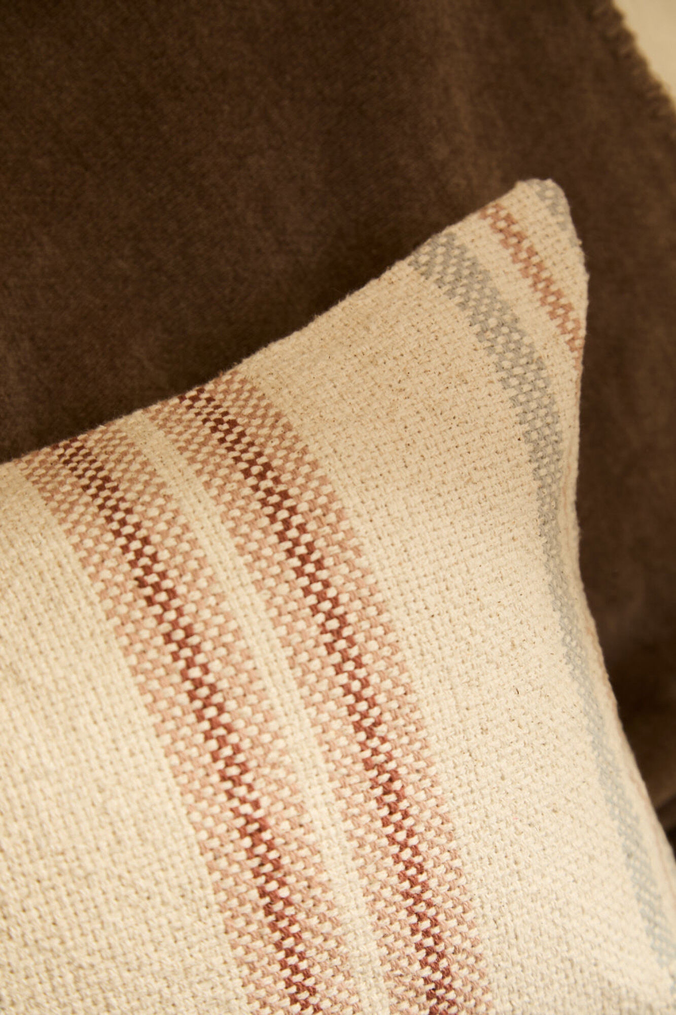 Calma House Funda de coj&iacute;n rectangular a rayas multicolor Peru