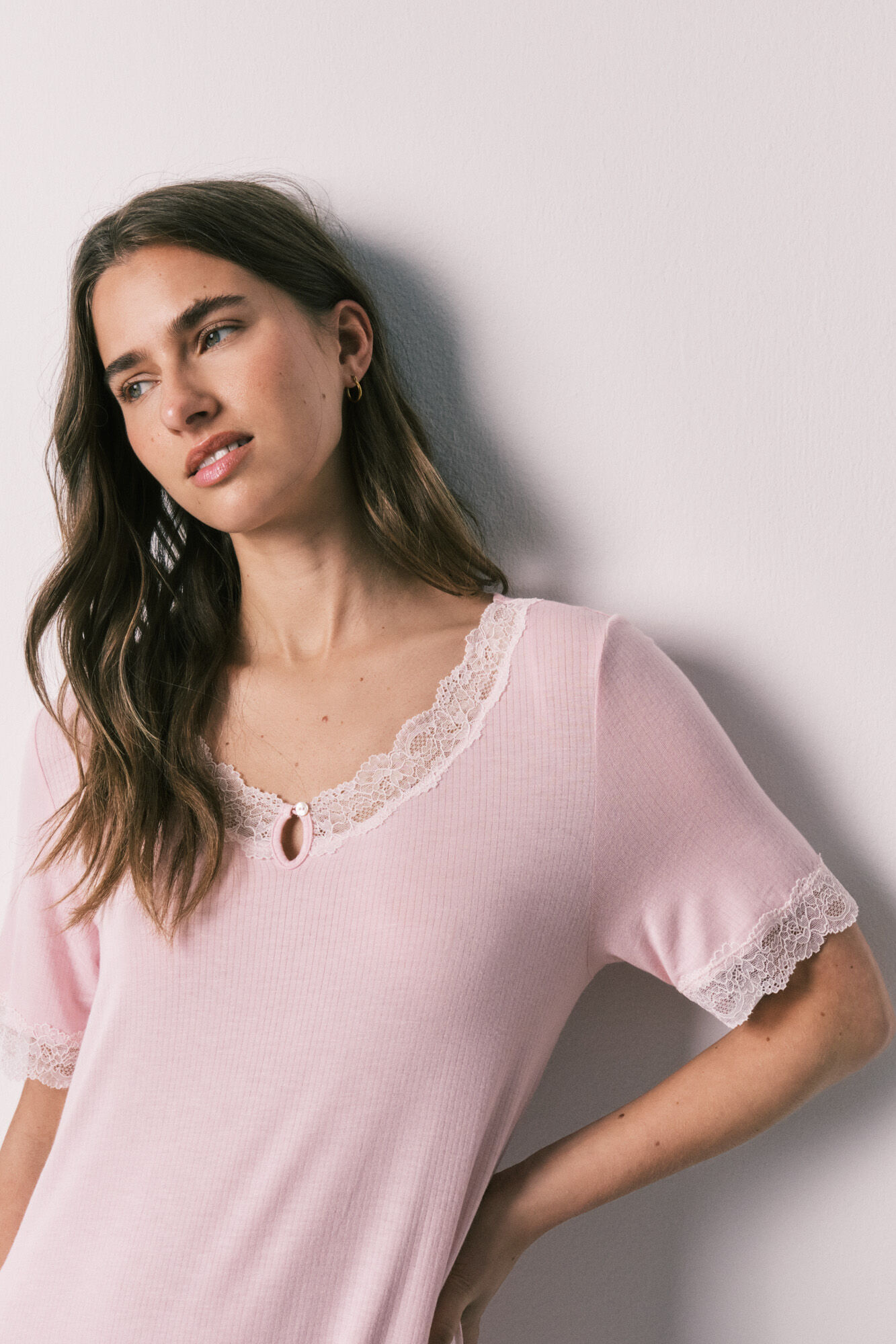 Women'secret Roze midi spavaćica od viskoze i čipke