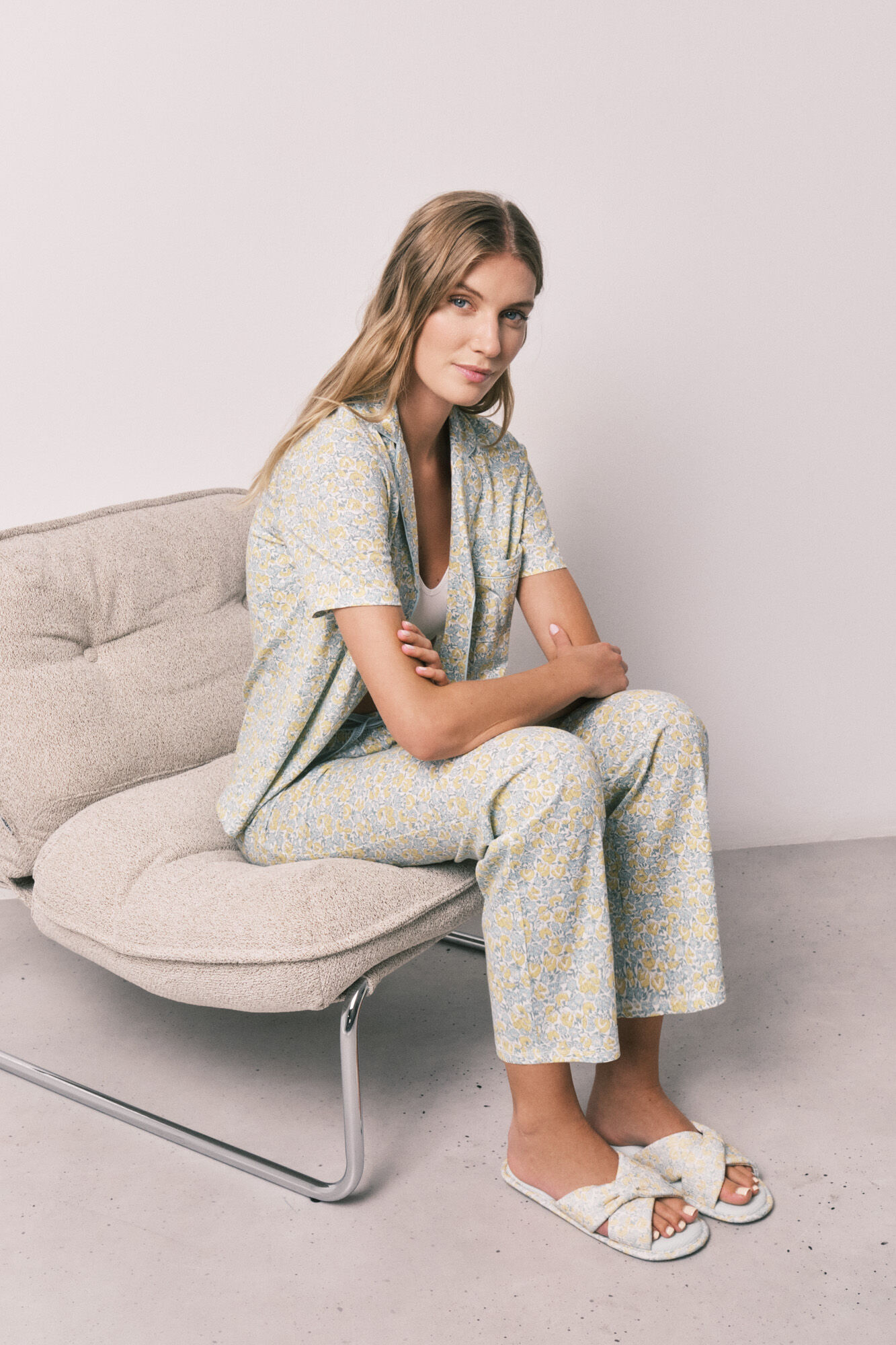 Women'secret Floral knot slippers