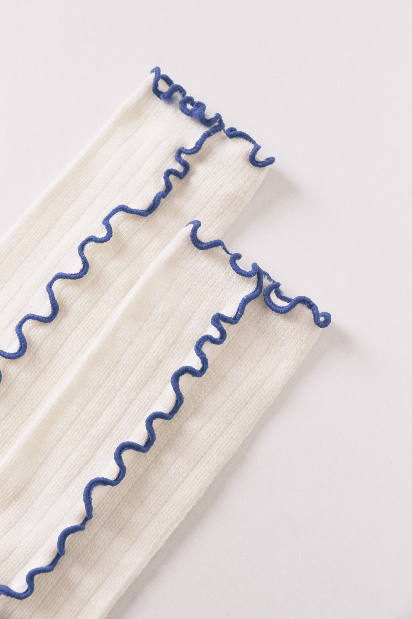 Women'secret White long contrast thread socks