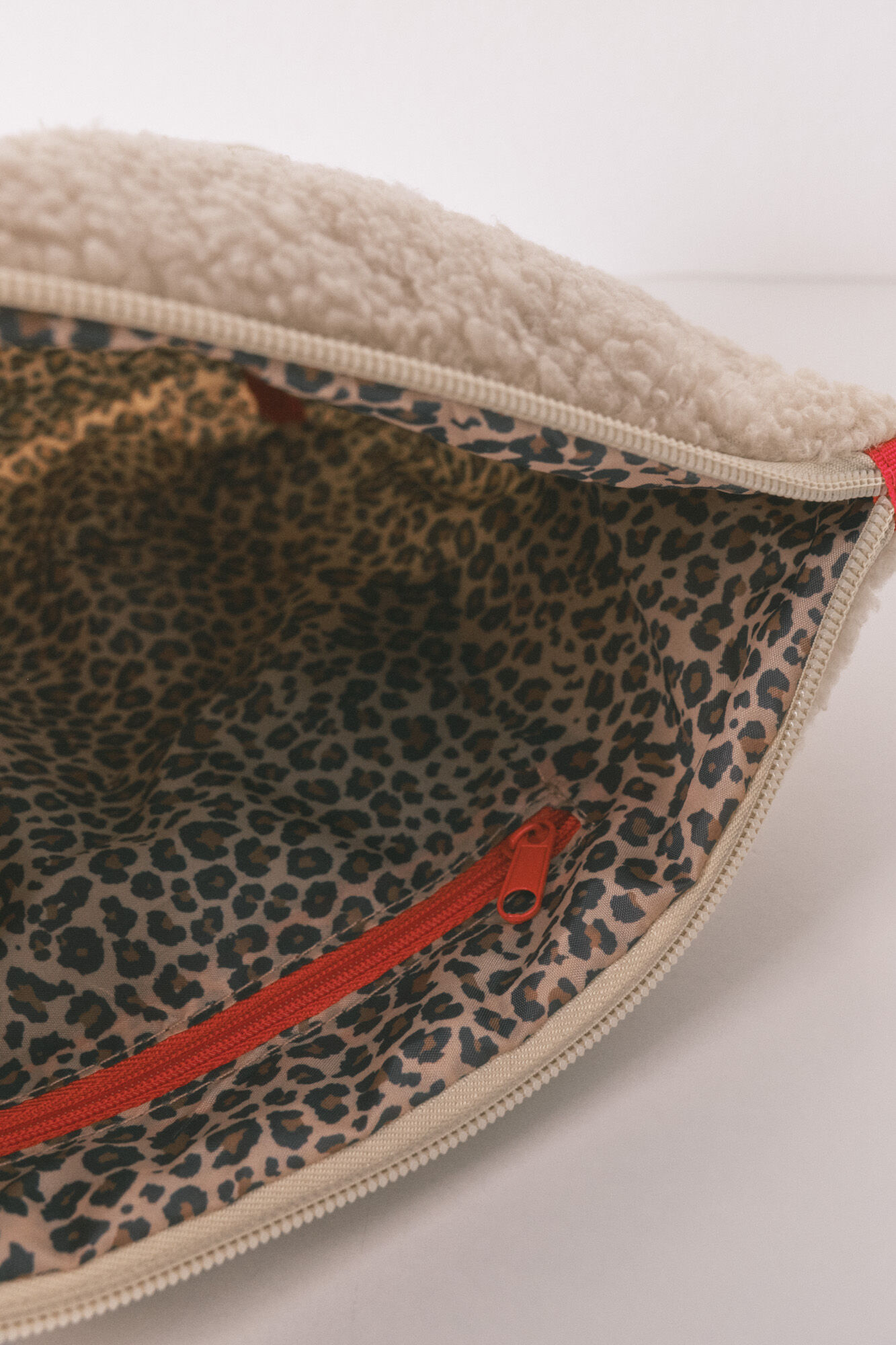 Women'secret Large puffer Snoopy vanity case