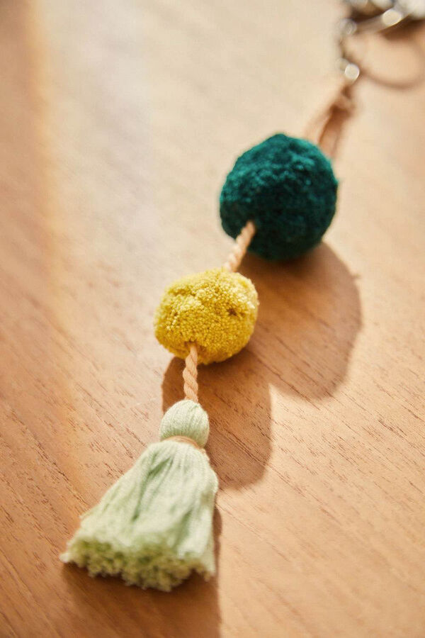 Calma House Green pompom key ring green