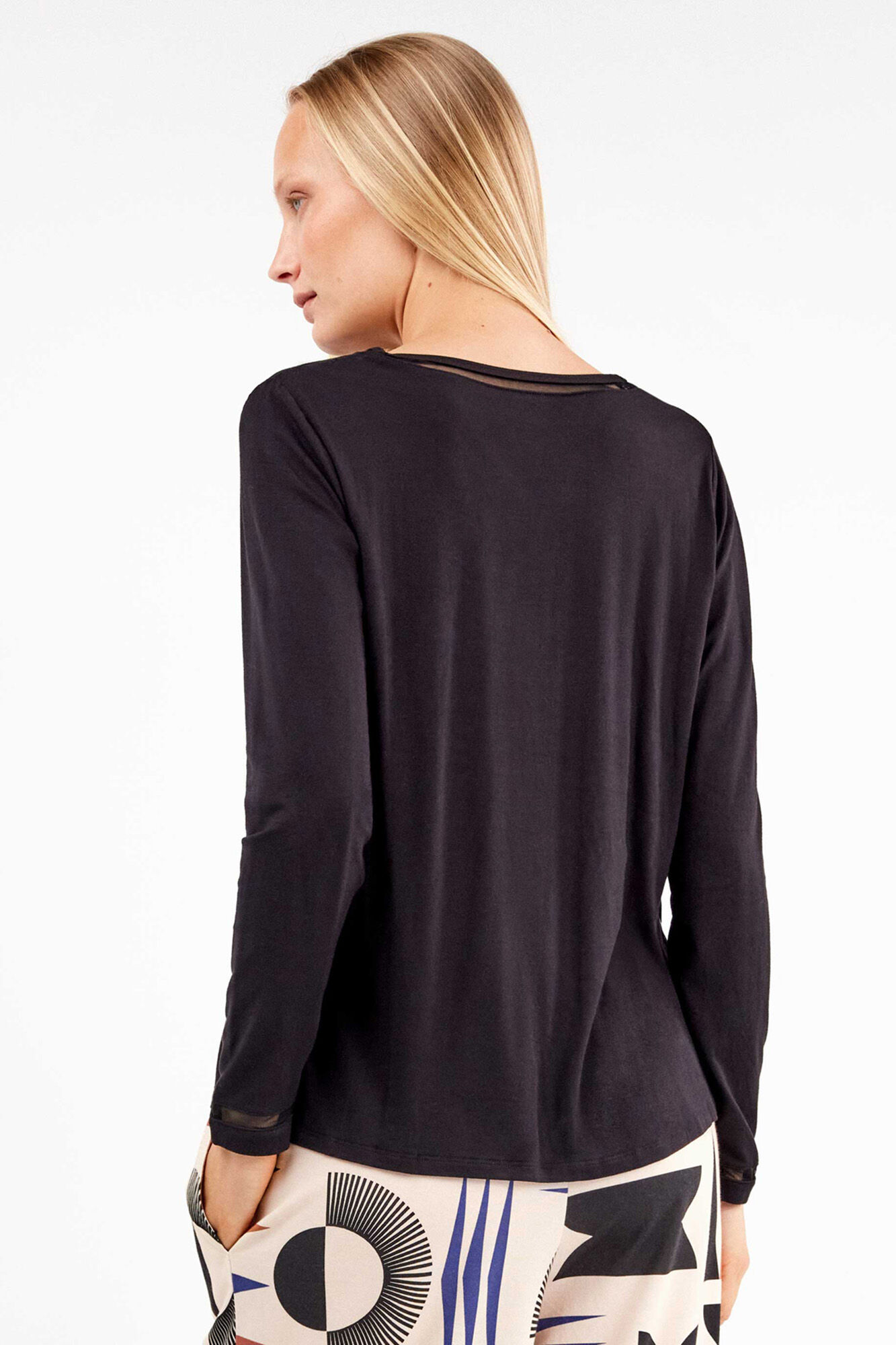 Gisela T-shirt with neckline lace detail