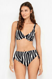 Gisela Braga bikini alta tejido estampado animal print cebra