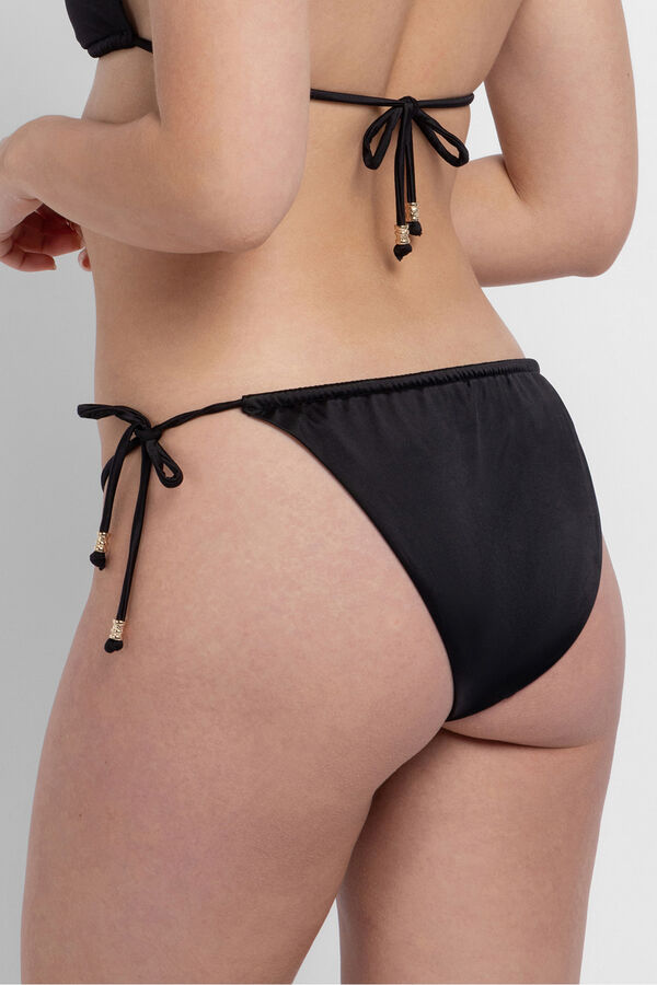 Dorina Braga bikini lazo lateral Amnesia fucsia