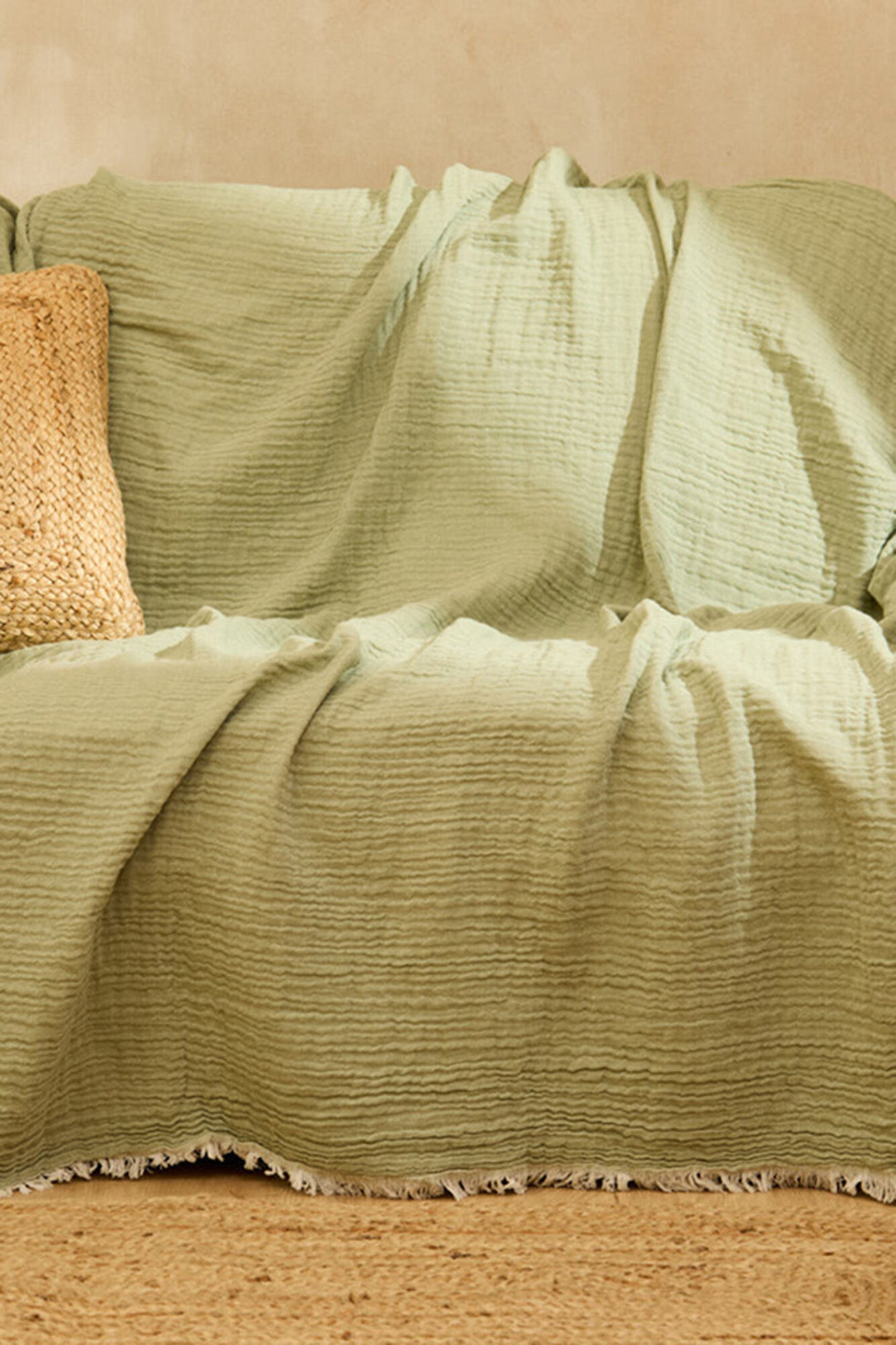 Calma House Mehrlagige Tagesdecke aus gr&uuml;nem Baumwollmusselin