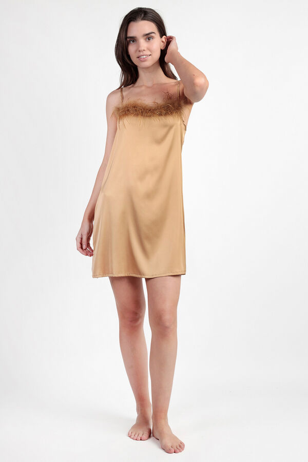 Admas Camis&oacute;n sat&eacute;n detalle plumas marab&uacute; luxe&nbsp; amarillo