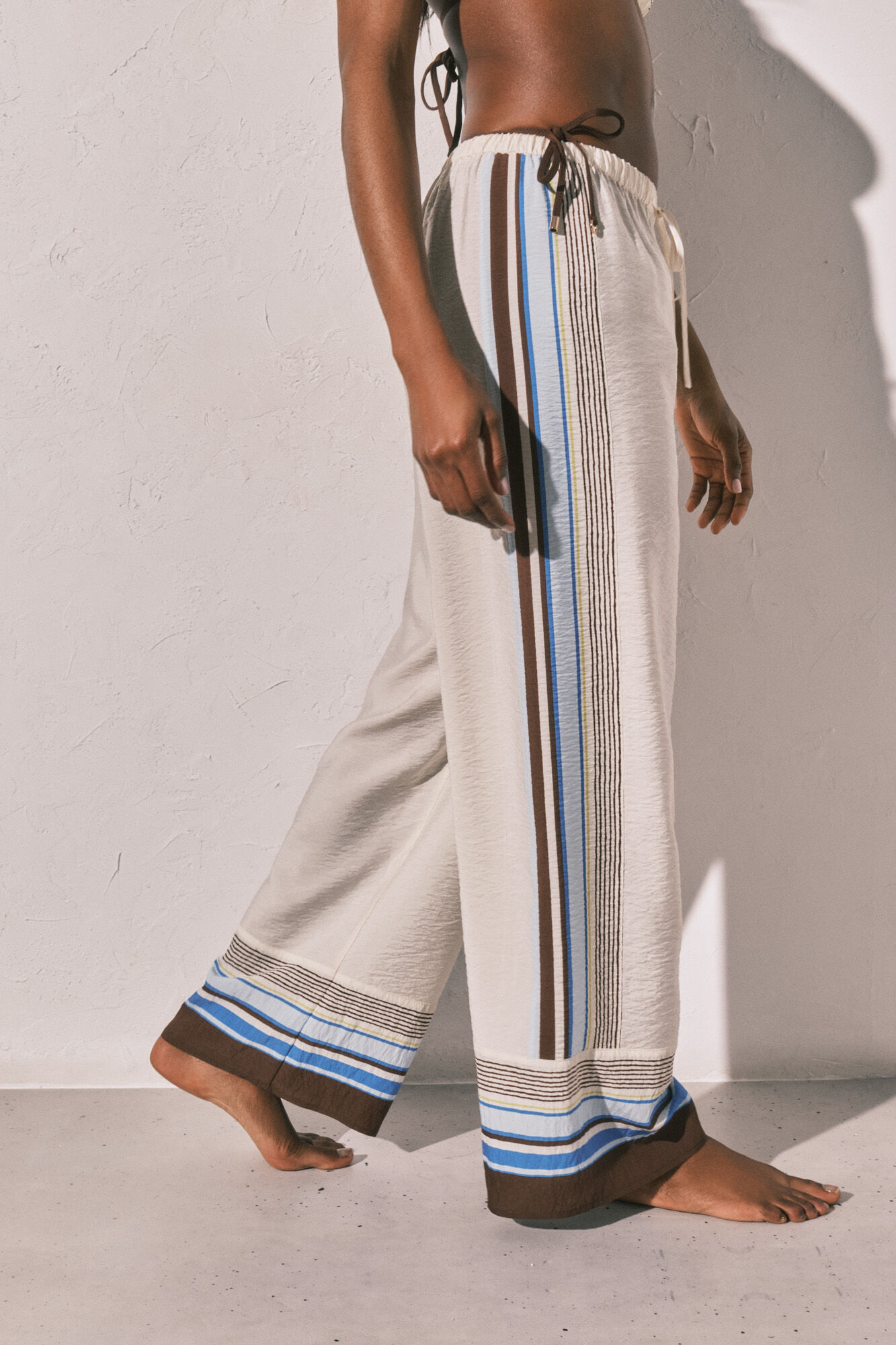 Women'secret Cal&ccedil;a comprida fluida &agrave;s riscas castanha