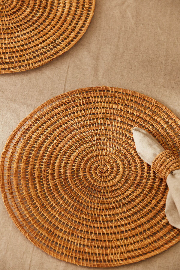 Calma House Togo round natural fibre placemat nude