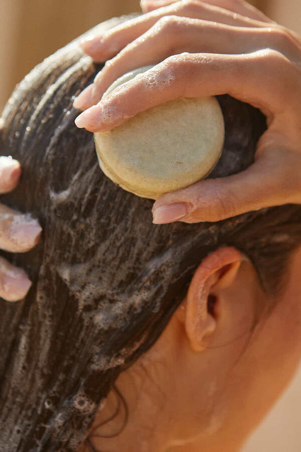 Womensecret Champú nutritivo de manzana y aguacate para cabello seco beige