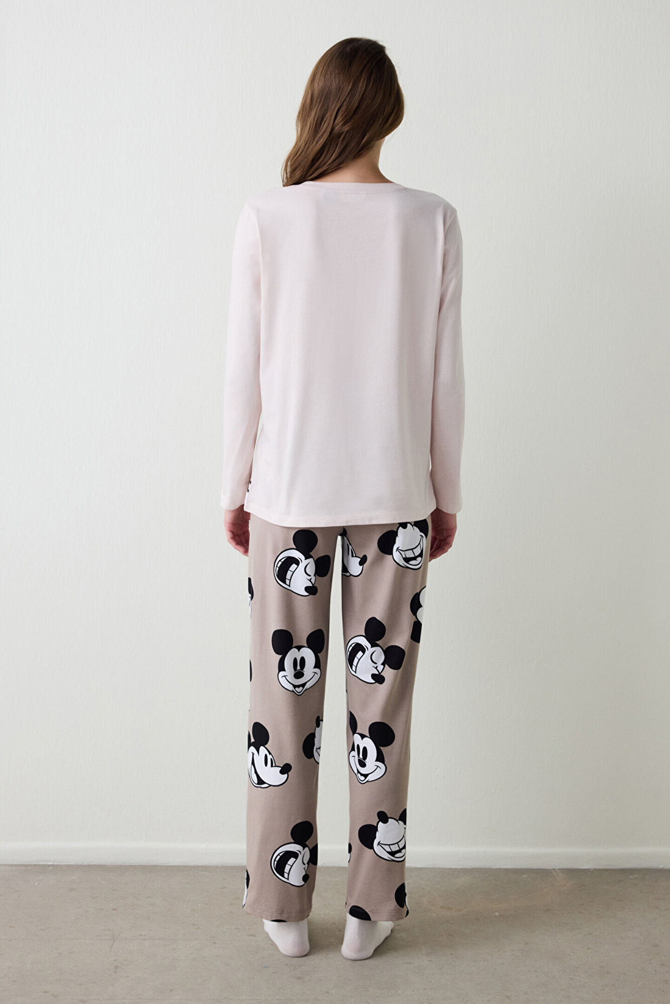 Penti Conjunto de pijama de manga larga con cuello redondo y estampado de Mickey Mouse.