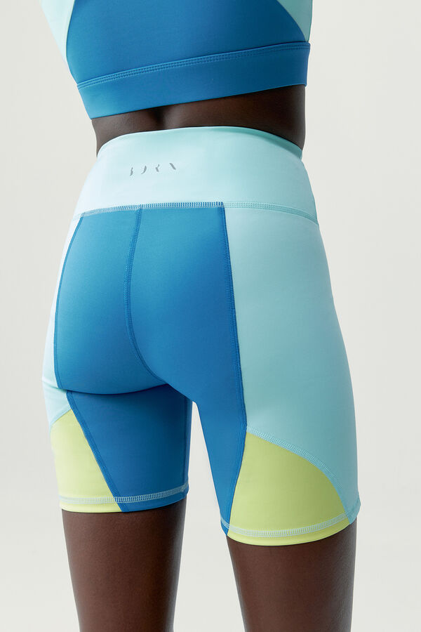 Born Living Yoga Darana-Shorts mit Print