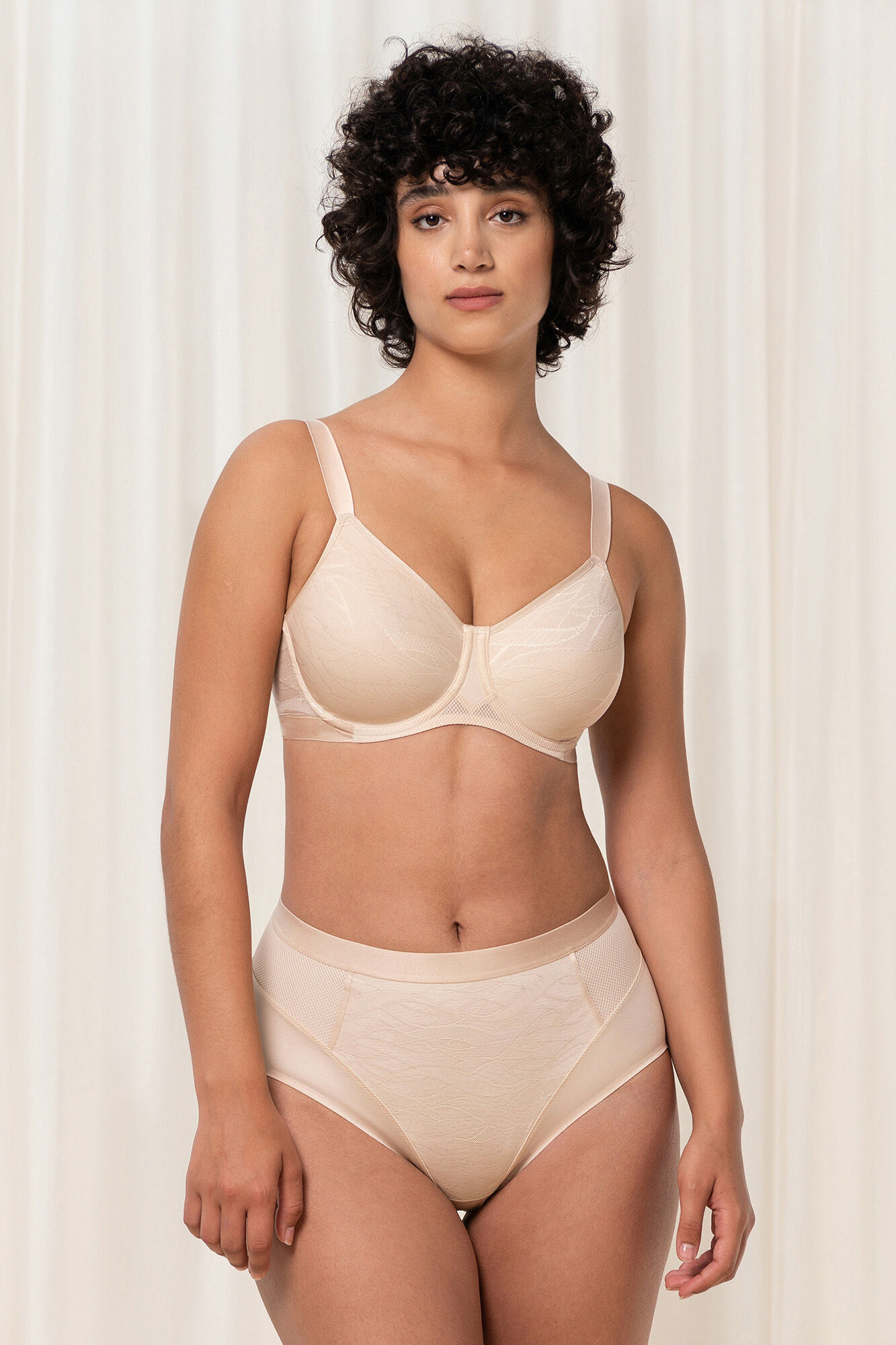 Triumph Braga moldeadora Airy Sensation Maxi