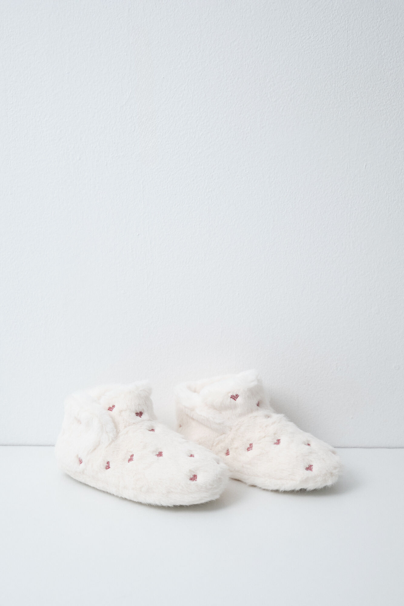 Women'secret Heart faux fur boot slippers