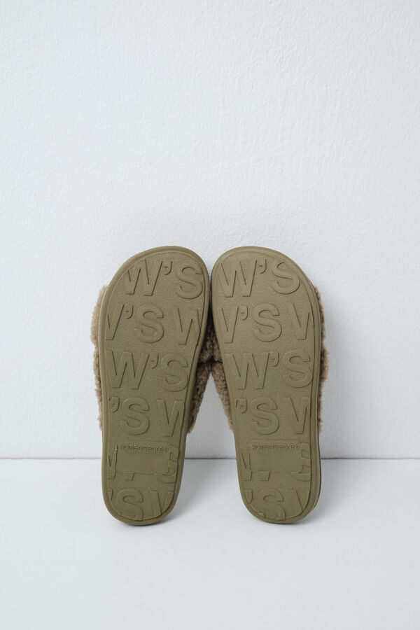 Women'secret Green faux shearling knot slippers printed