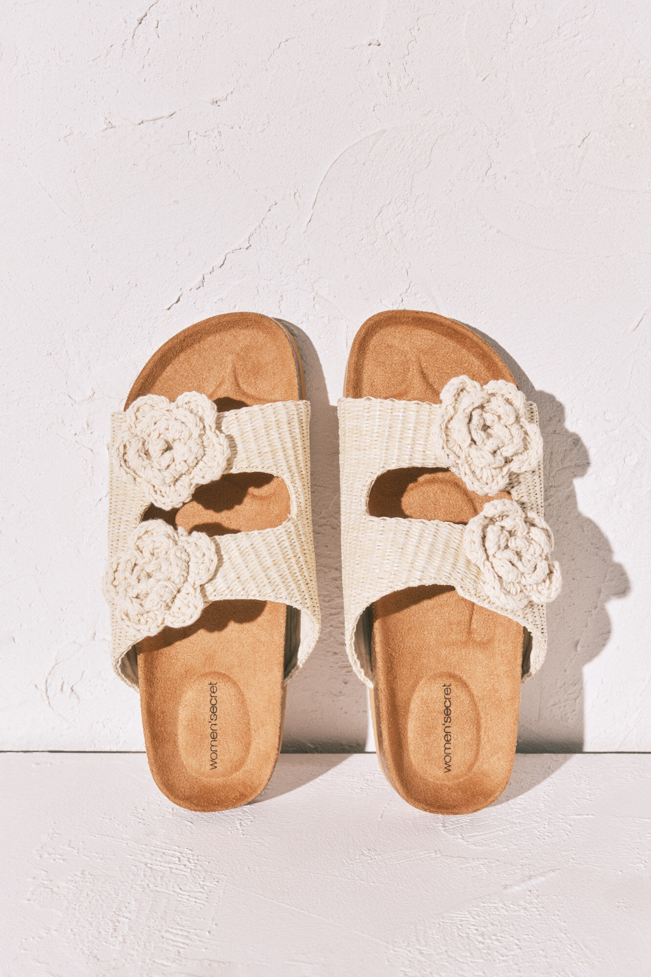 Women'secret Beige raffia crochet flower sandals