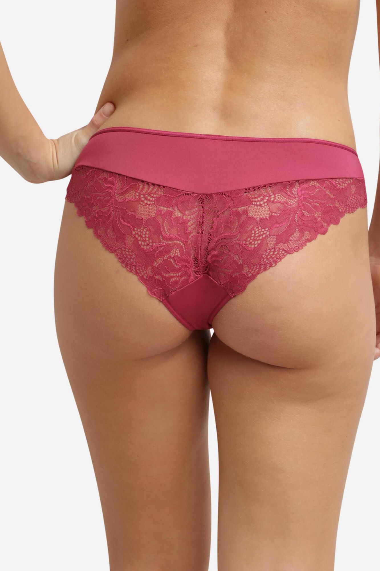 DIM Braga cl&aacute;sica con encaje